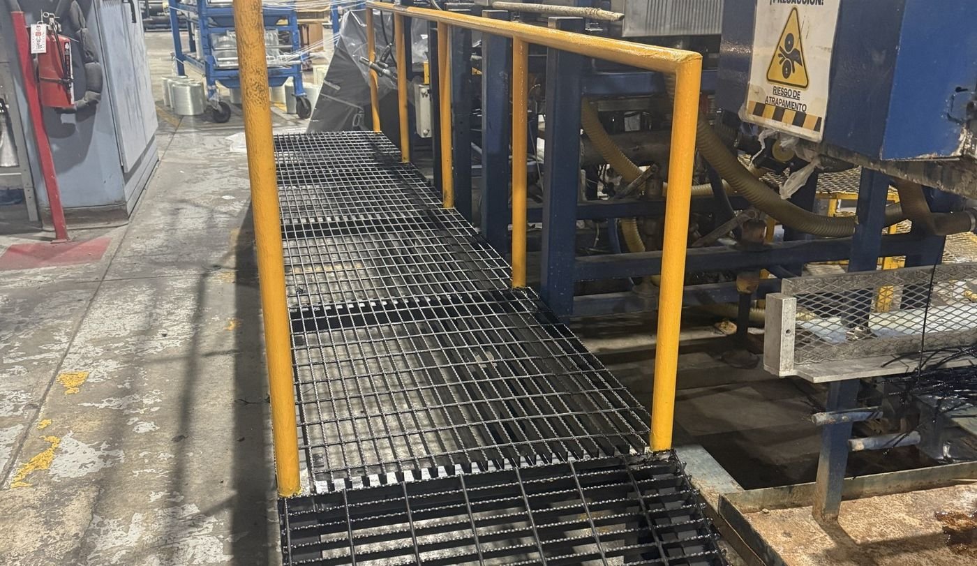 Plataforma y barandales en planta